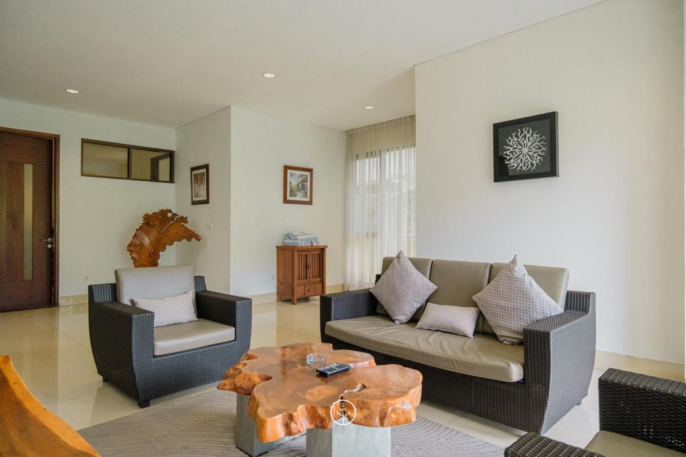 Villa Chamomile Hill View 6 Bedrooms With A Private Swimming Pool Bandung