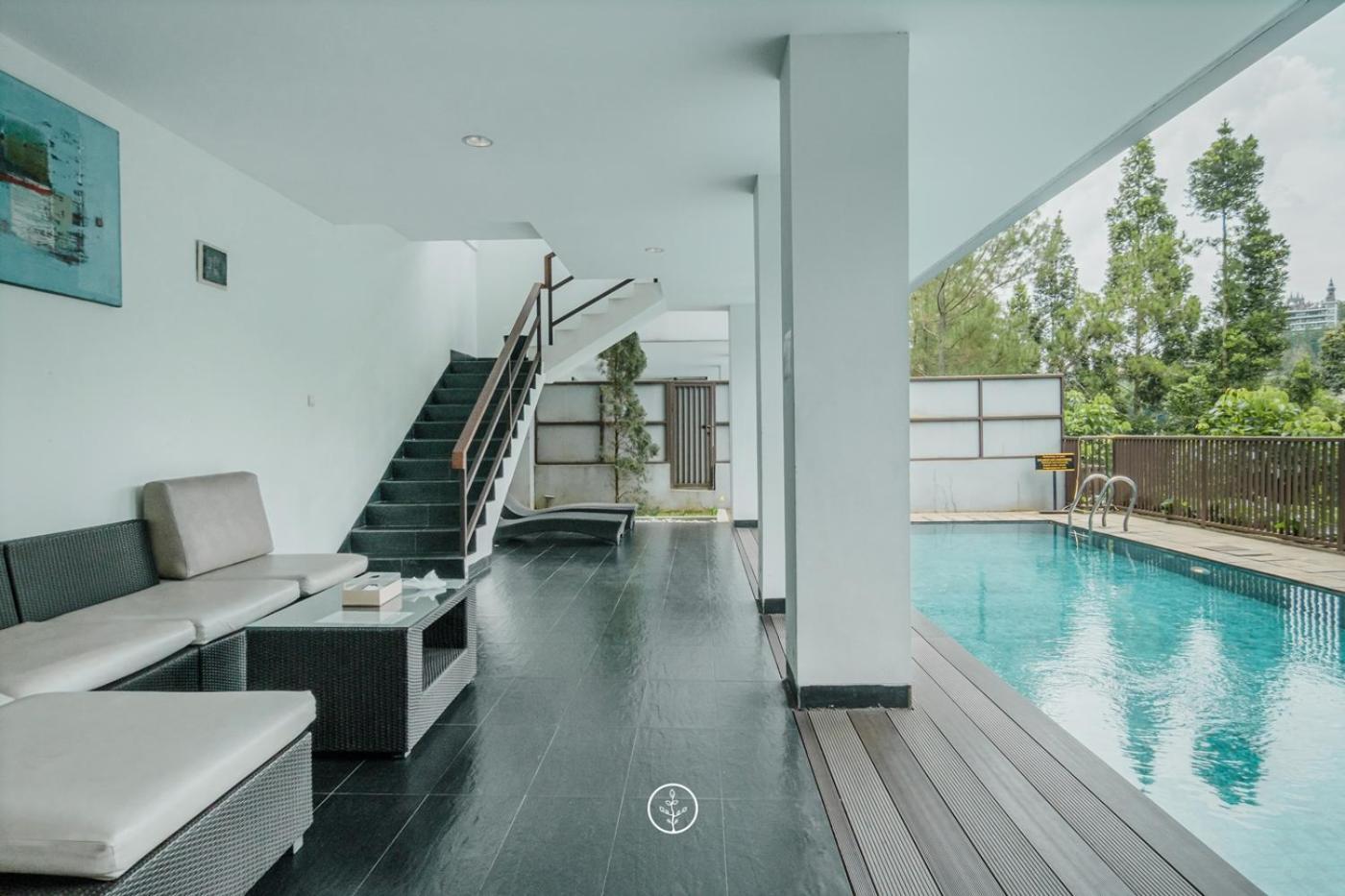Villa Chamomile Hill View 6 Bedrooms With A Private Swimming Pool Bandung
