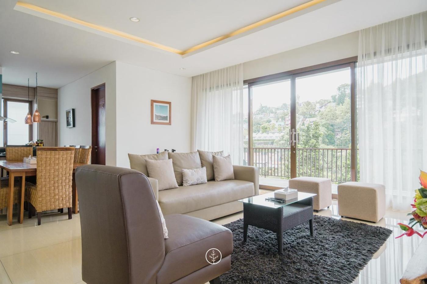 Chamomile Hill View 6 Bedrooms With A Private Swimming Pool Bandung