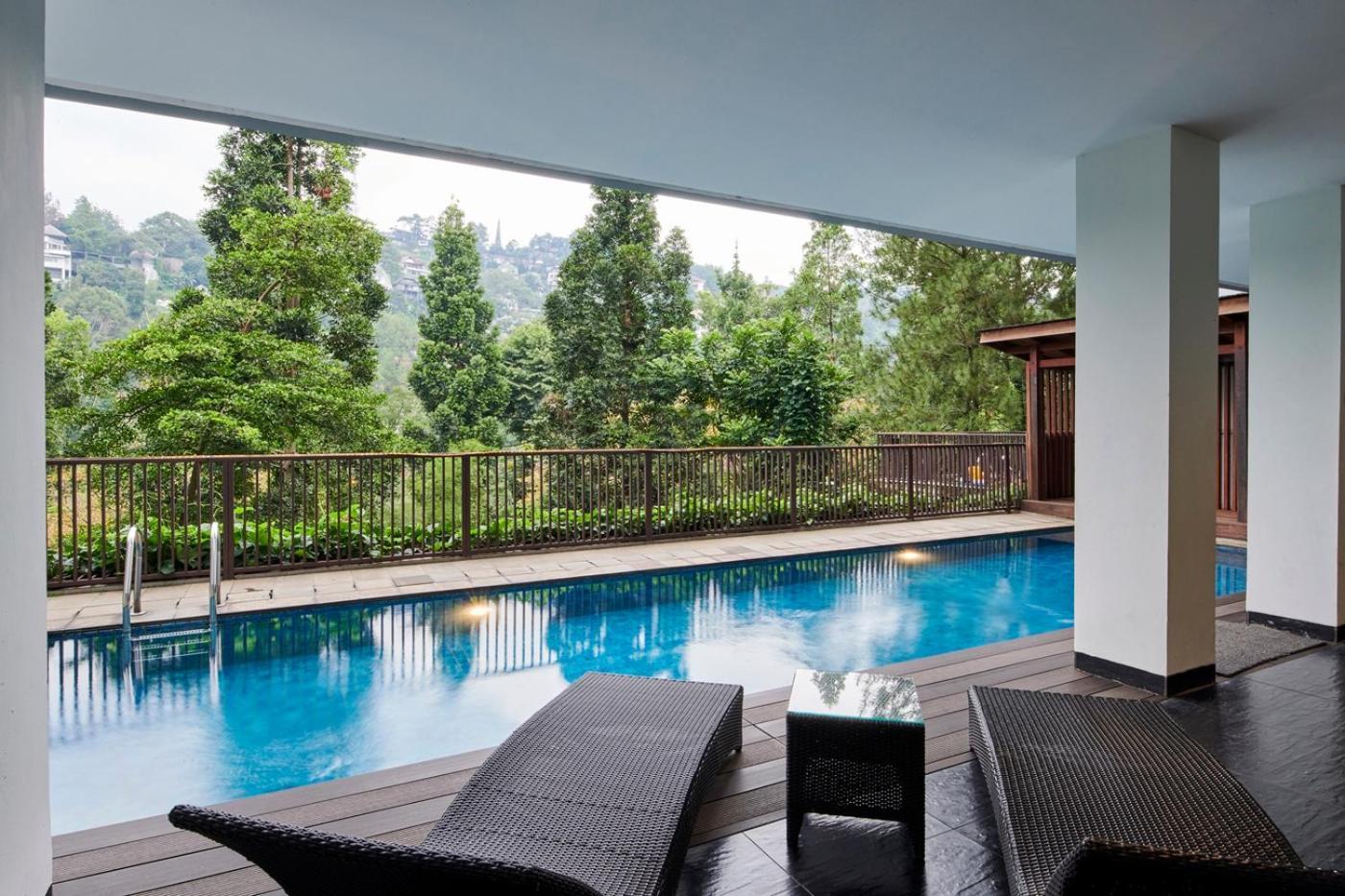 Chamomile Hill View 6 Bedrooms With A Private Swimming Pool Bandung