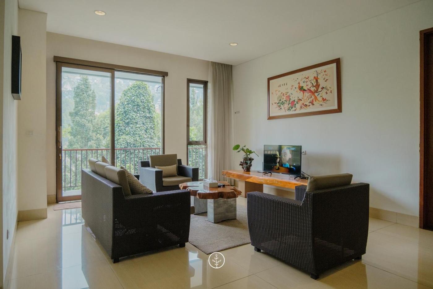 Chamomile Hill View 6 Bedrooms With A Private Swimming Pool Bandung